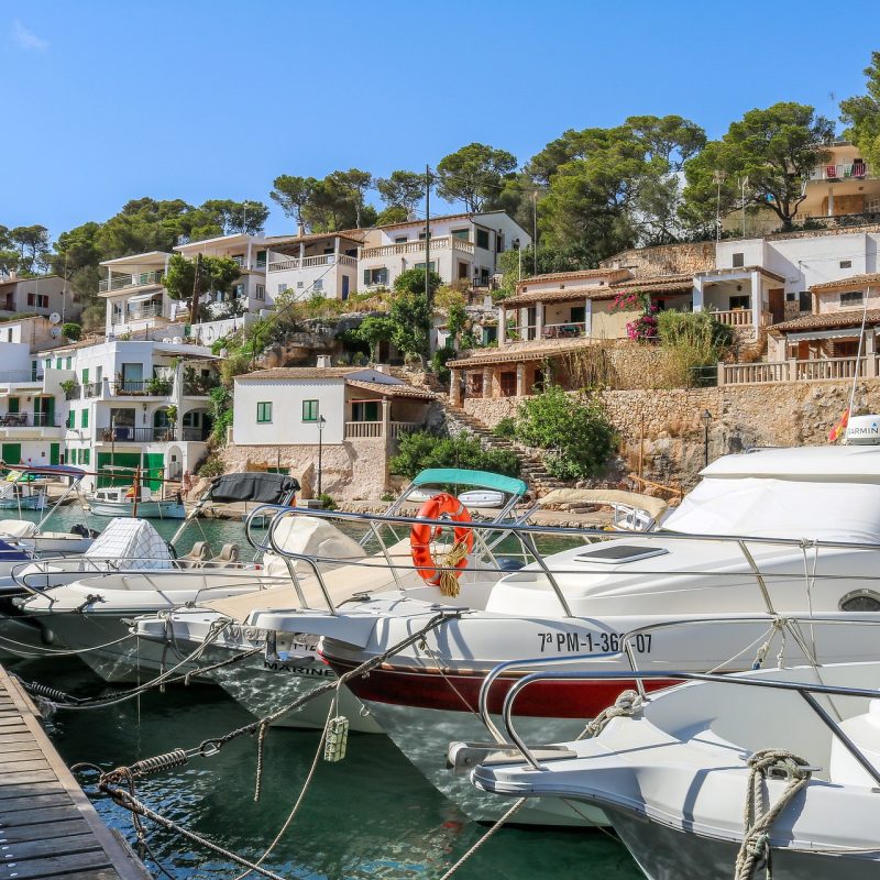 Fischerdorf Cala Figuera an einem sonnigen Tag